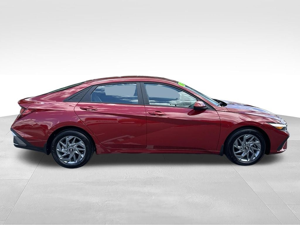 Certified 2024 Hyundai Elantra SEL FWD image 8