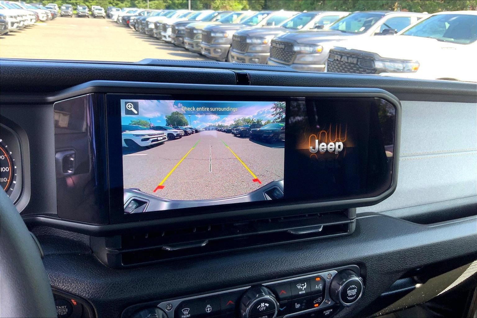 Certified 2025 Jeep Gladiator Sport AWD/4WD image 27