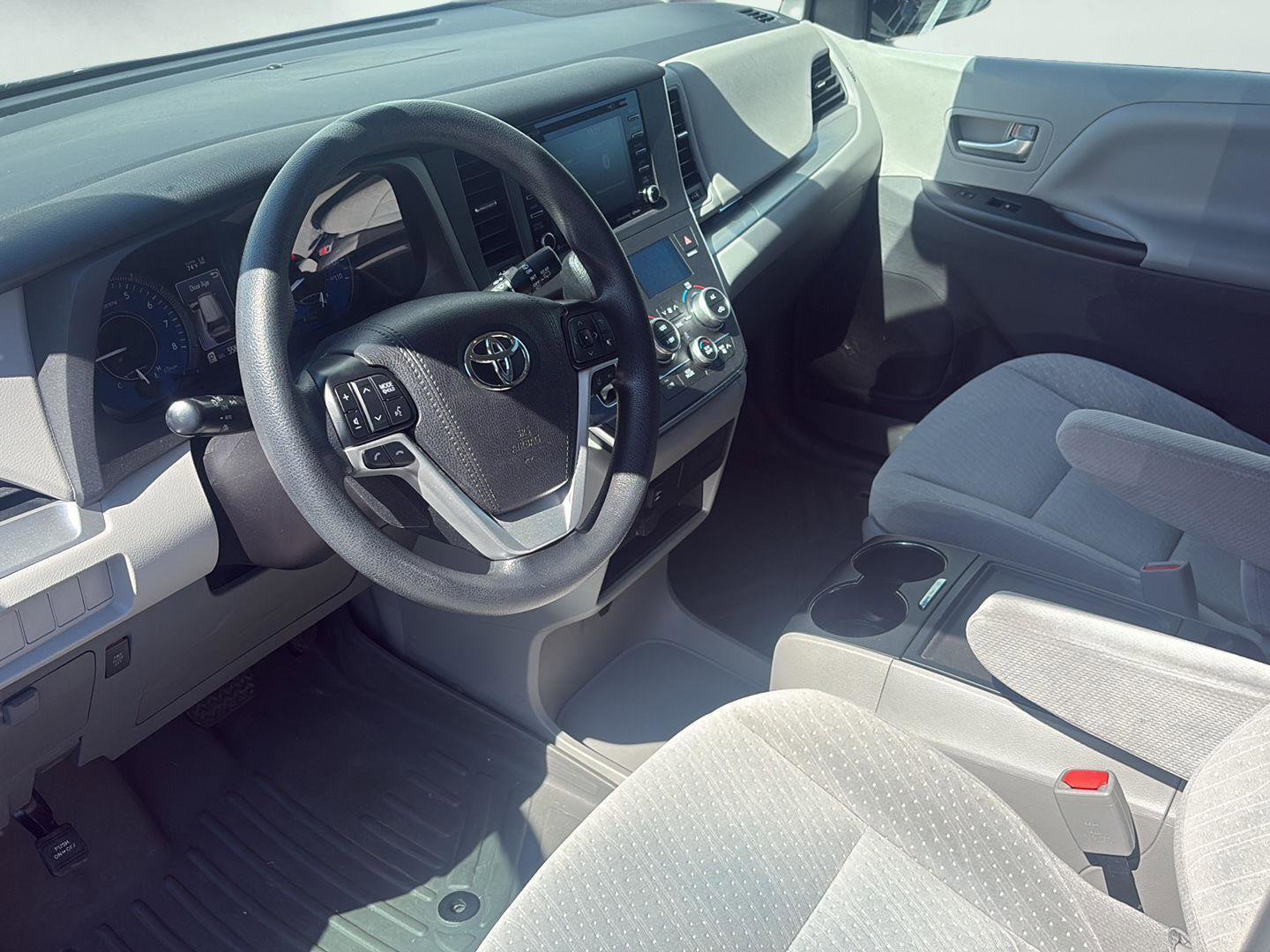 Used 2019 Toyota Sienna LE FWD image 10