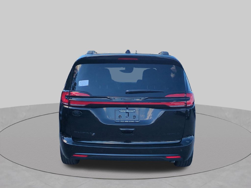 New 2027 Chrysler Pacifica Limited FWD image 5