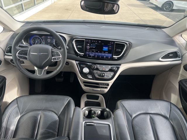 Used 2022 Chrysler Pacifica Touring-L FWD image 11