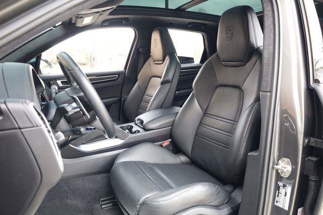 Used 2023 Porsche Cayenne Turbo AWD/4WD image 19
