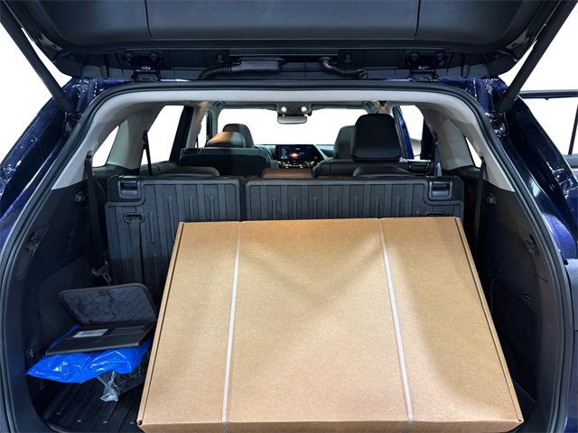 New 2026 Toyota Highlander Platinum image 12