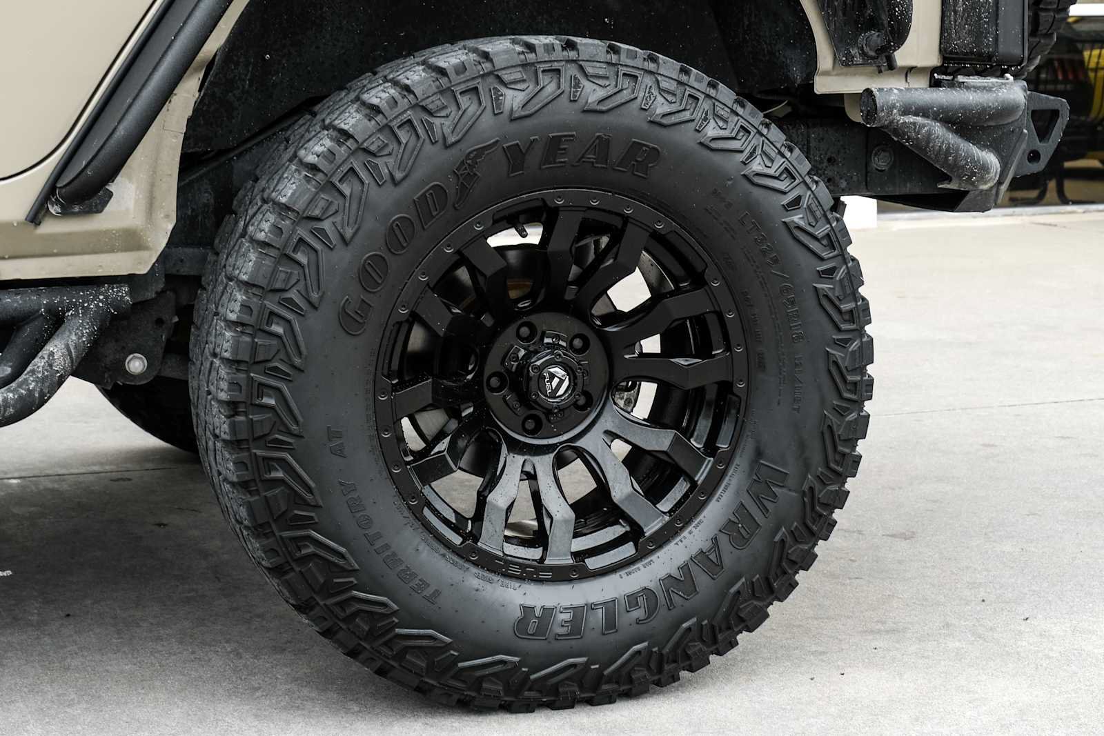 Used 2017 Jeep Wrangler Unlimited Rubicon w/ Connectivity Group AWD/4WD image 45