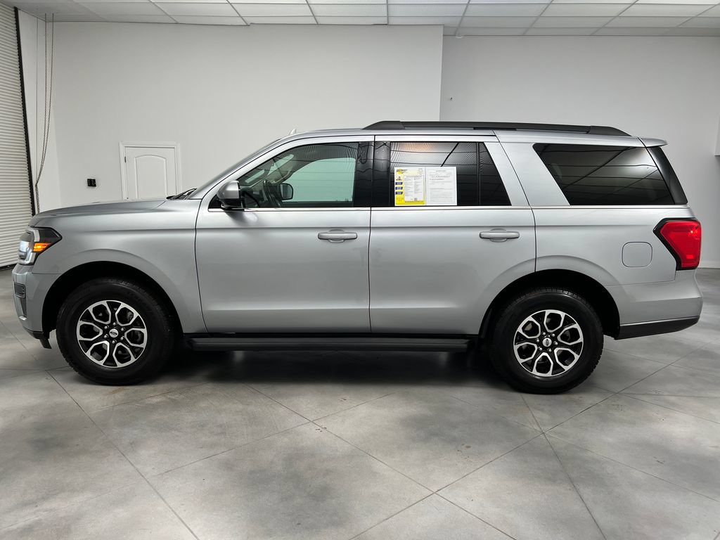 Used 2024 Ford Expedition XLT RWD image 5