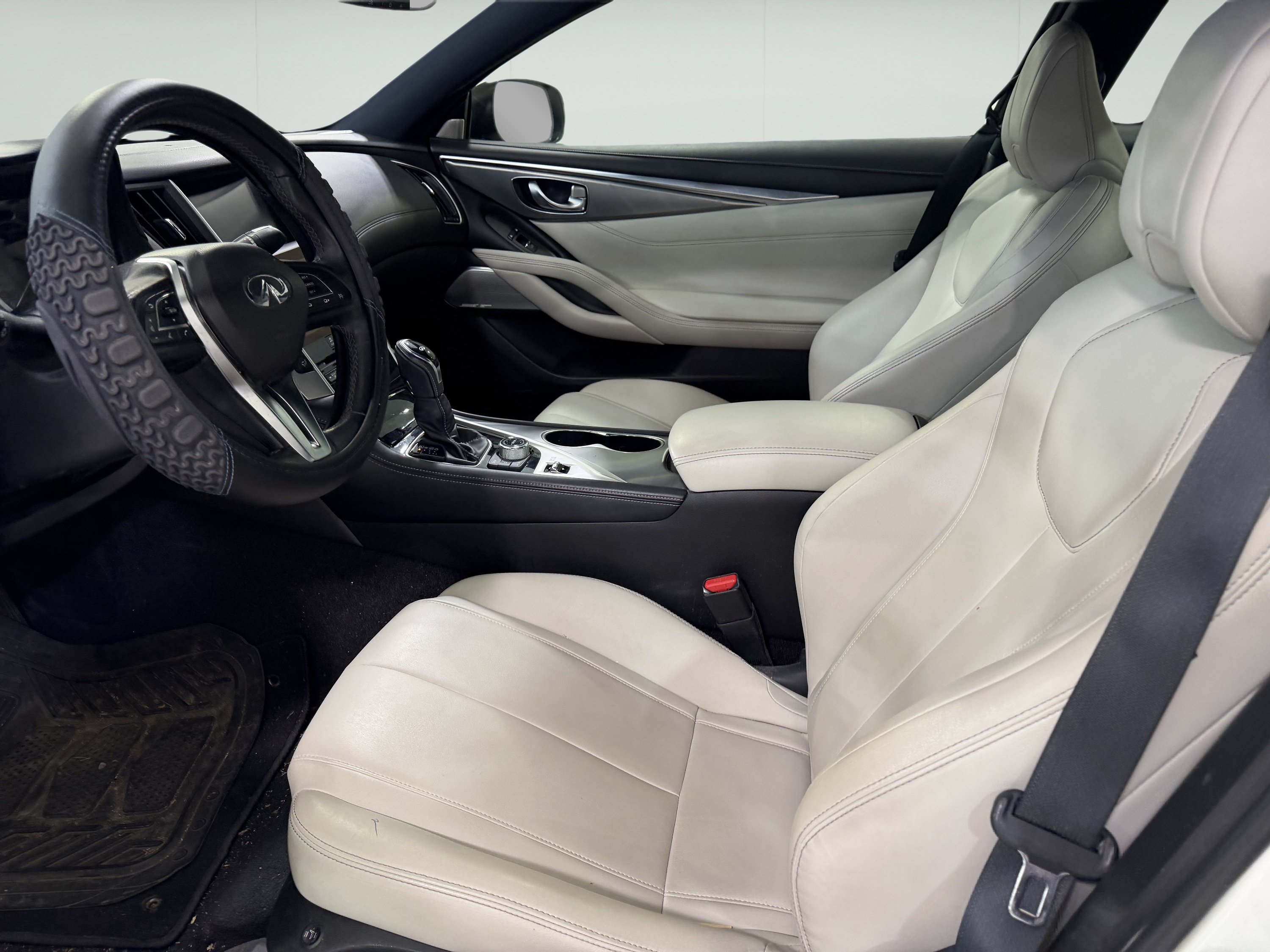 Used 2017 INFINITI Q60 2.0t AWD/4WD image 9