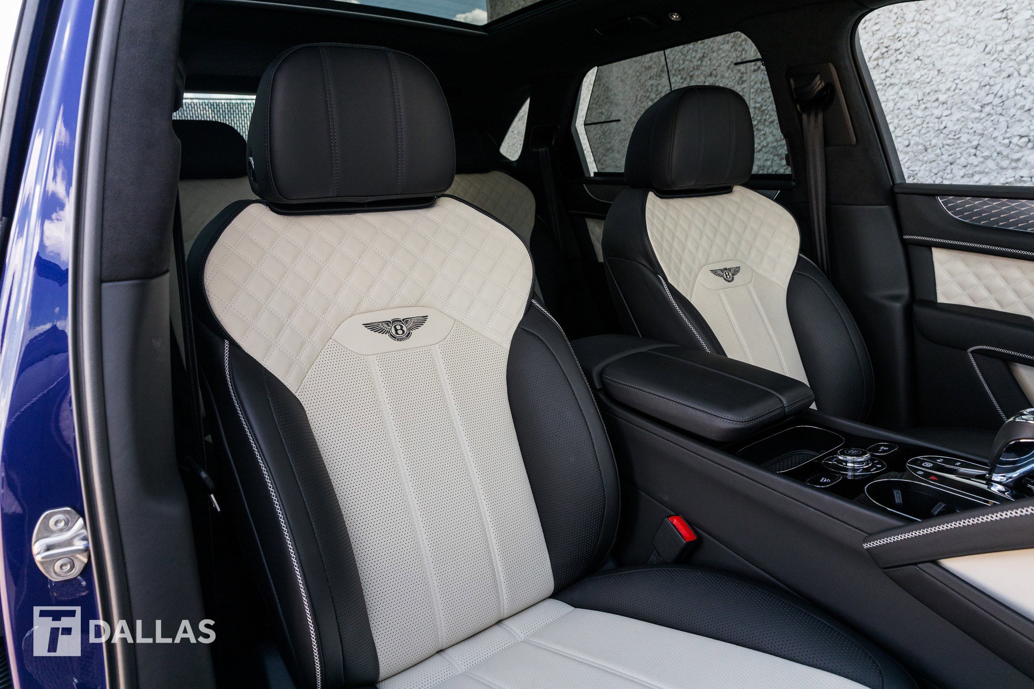 Used 2023 Bentley Bentayga image 43