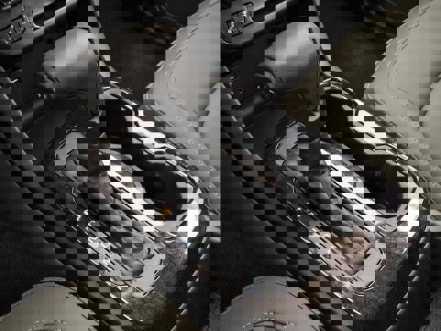 Used 2016 GMC Canyon SLT w/ Driver Alert Package image 9