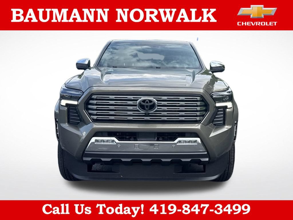 Used 2025 Toyota Tacoma Limited AWD/4WD image 2