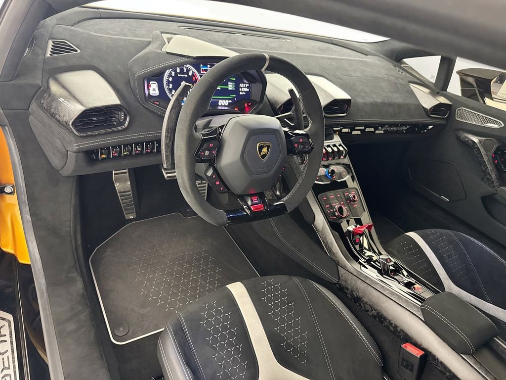 Used 2018 Lamborghini Huracan Performante AWD/4WD image 9