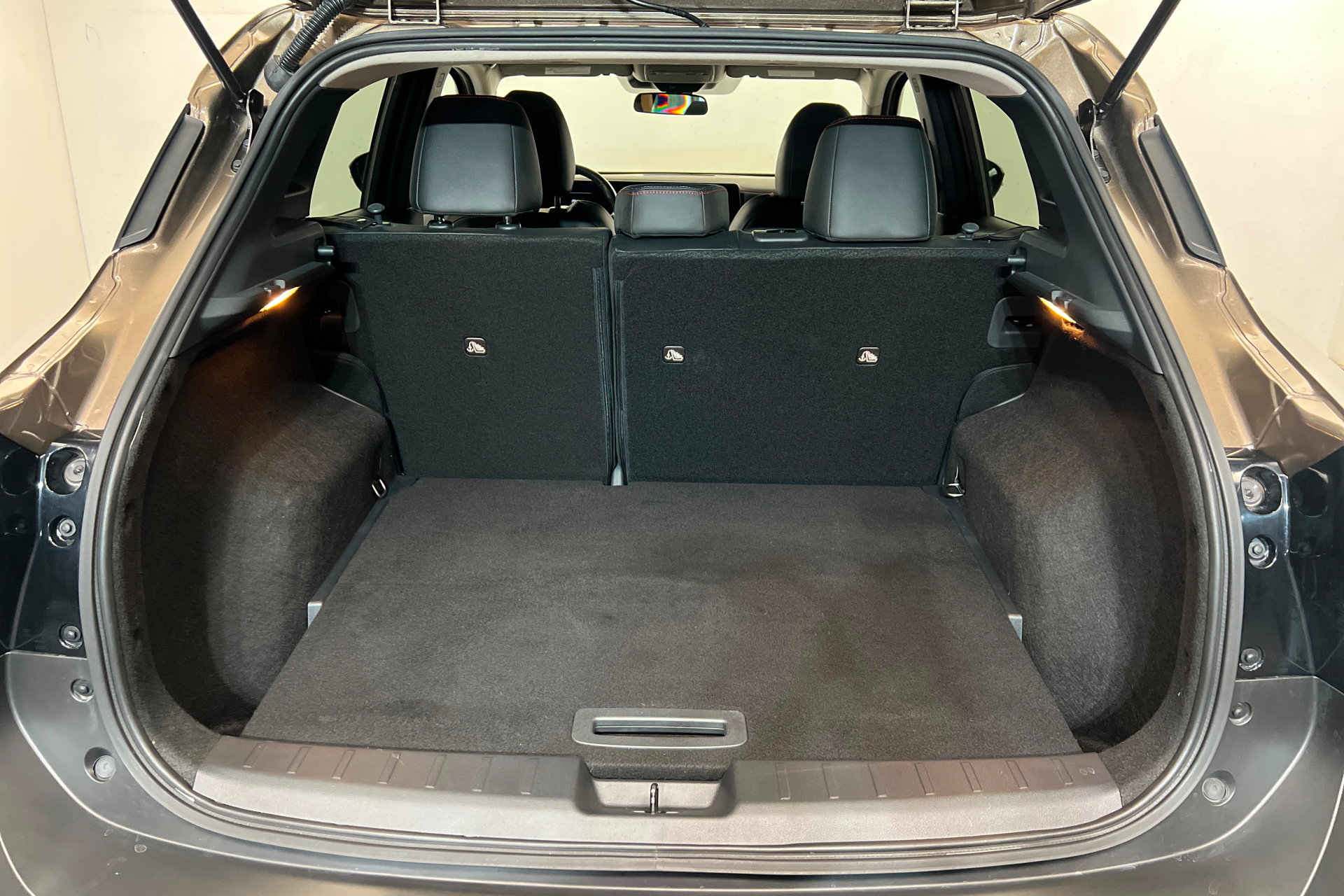 Used 2025 Nissan Kicks SR FWD image 23