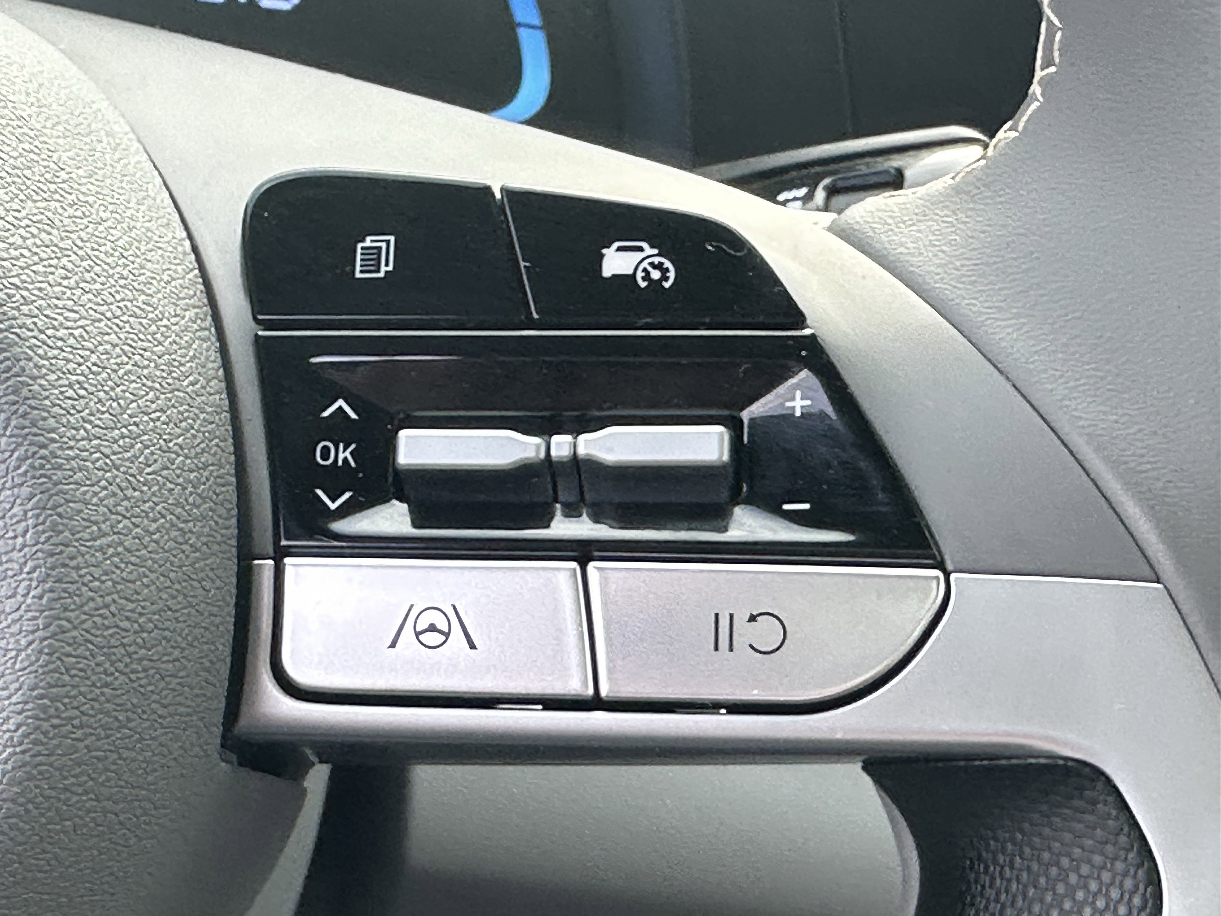 Used 2025 Hyundai Elantra Sport FWD image 26