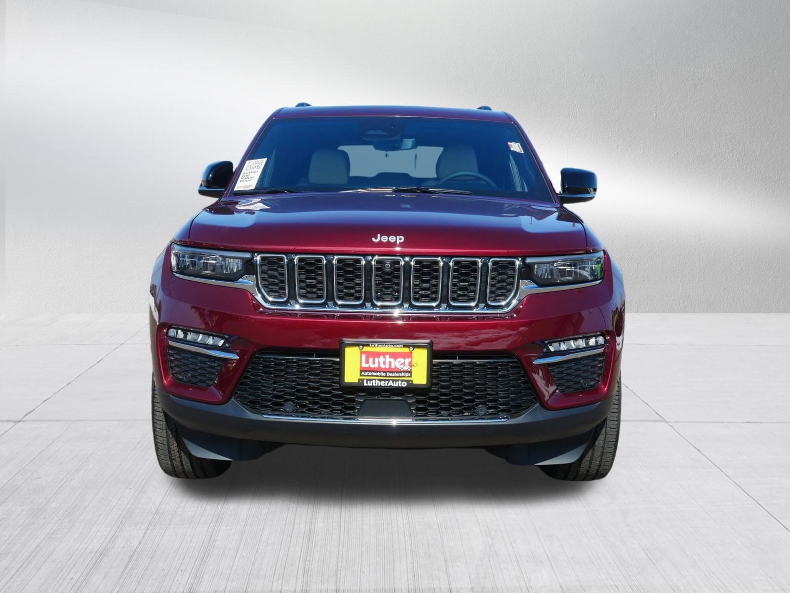 Used 2025 Jeep Grand Cherokee Limited w/ Luxury Tech Group II AWD/4WD image 2