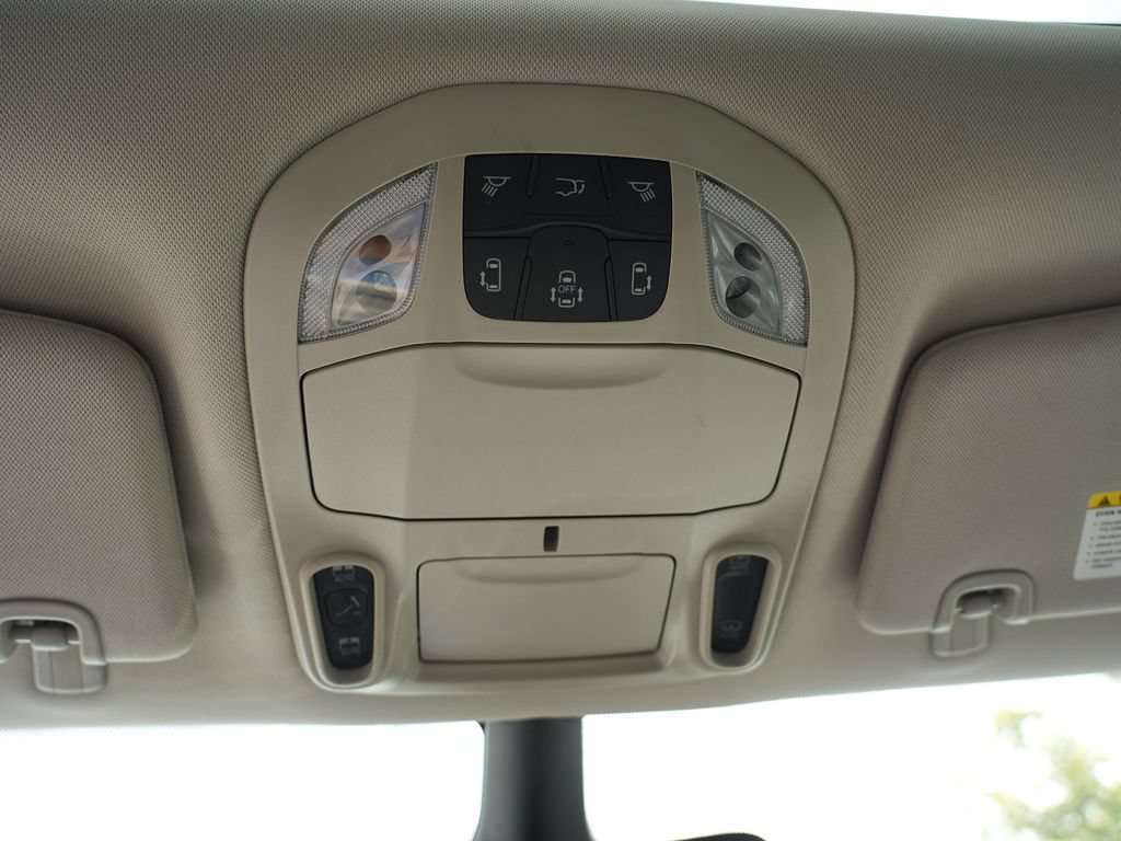 Used 2024 Chrysler Pacifica Limited FWD image 31