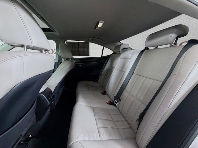 Used 2016 Lexus ES 350 w/ Luxury Package w/Wood Trim FWD image 30