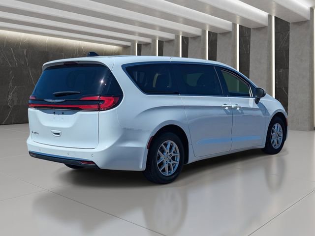 Used 2023 Chrysler Pacifica Touring-L FWD image 6