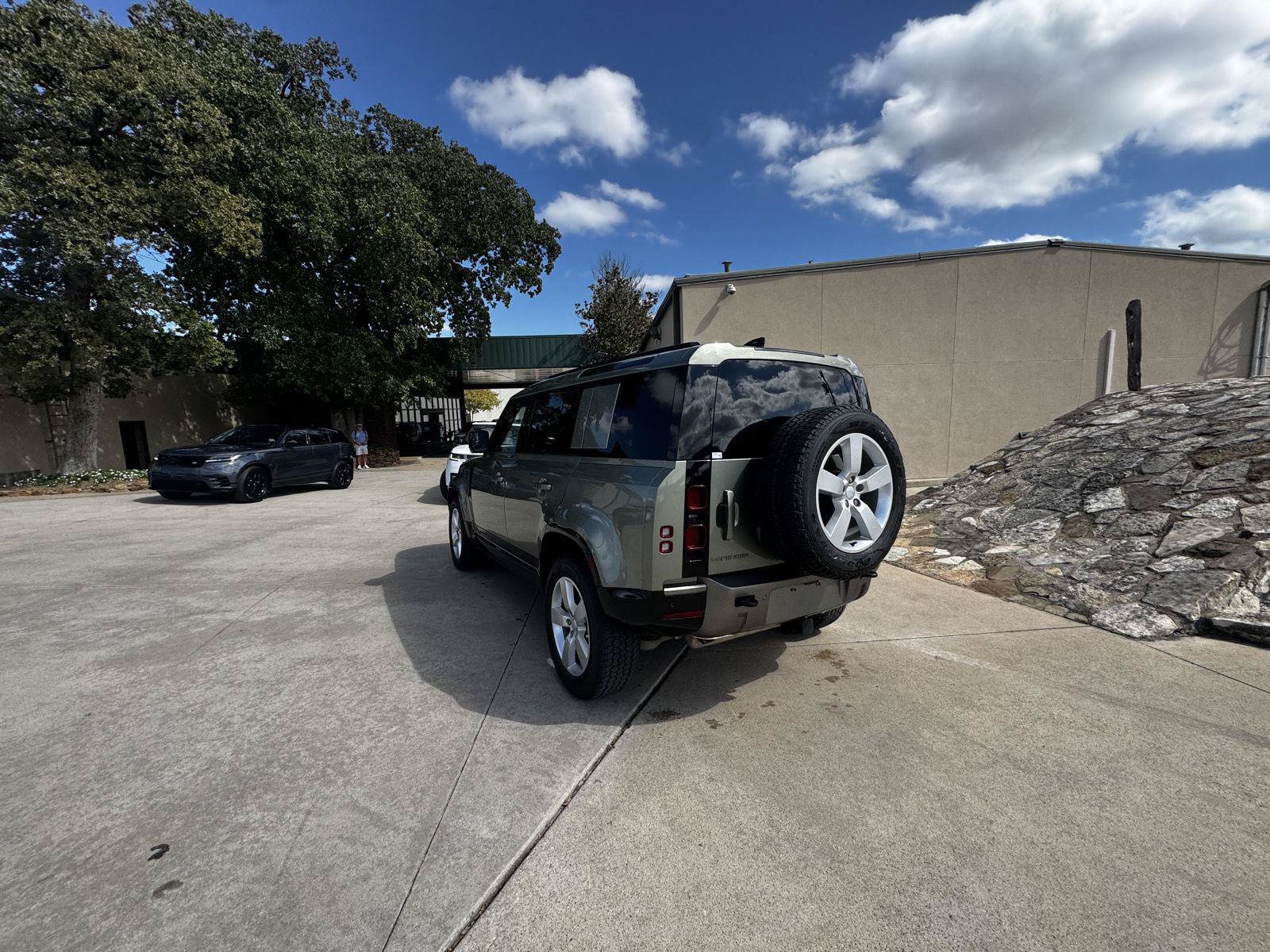 Certified 2025 Land Rover Defender 110 X-Dynamic SE AWD/4WD image 5