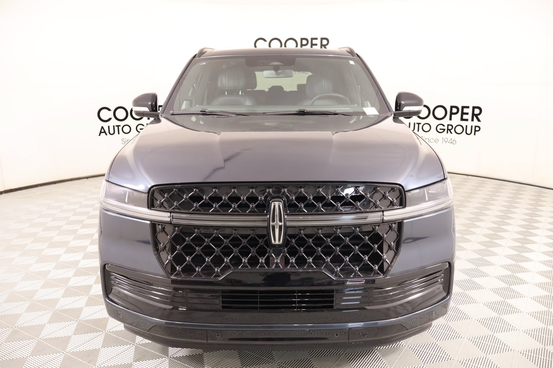 New 2025 Lincoln Navigator Reserve w/ Jet Appearance Package AWD/4WD image 10