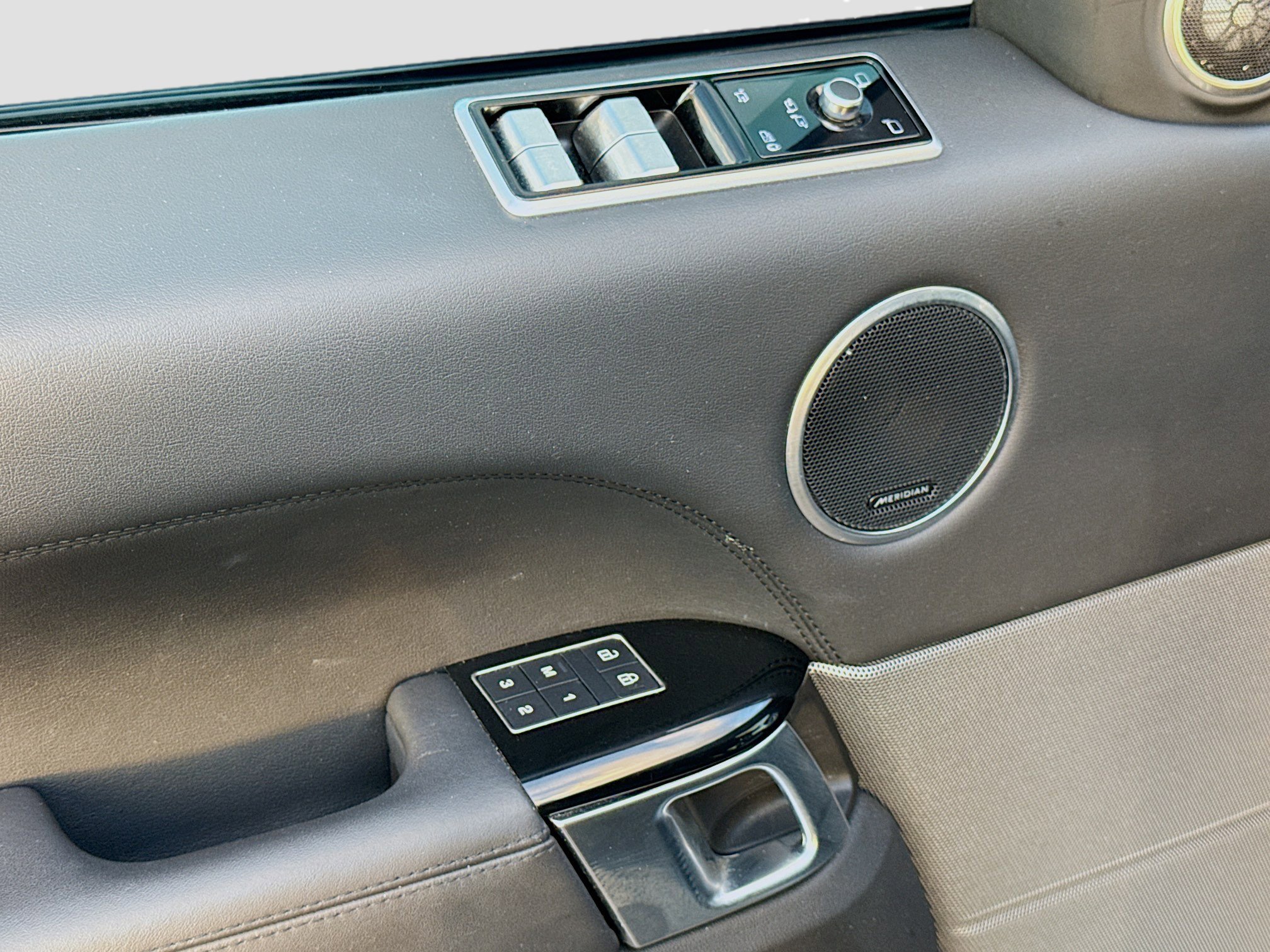 Used 2022 Land Rover Range Rover Sport HSE Silver Edition image 23