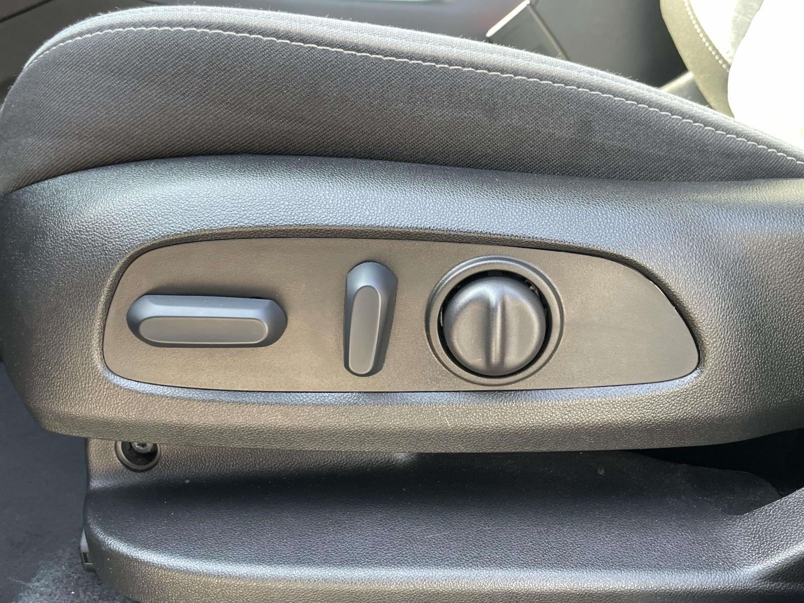 Used 2023 Chevrolet Equinox LT FWD image 16