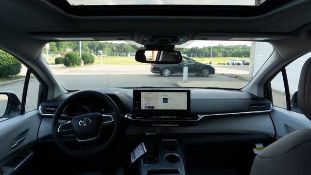 New 2026 Toyota Sienna XLE FWD image 10
