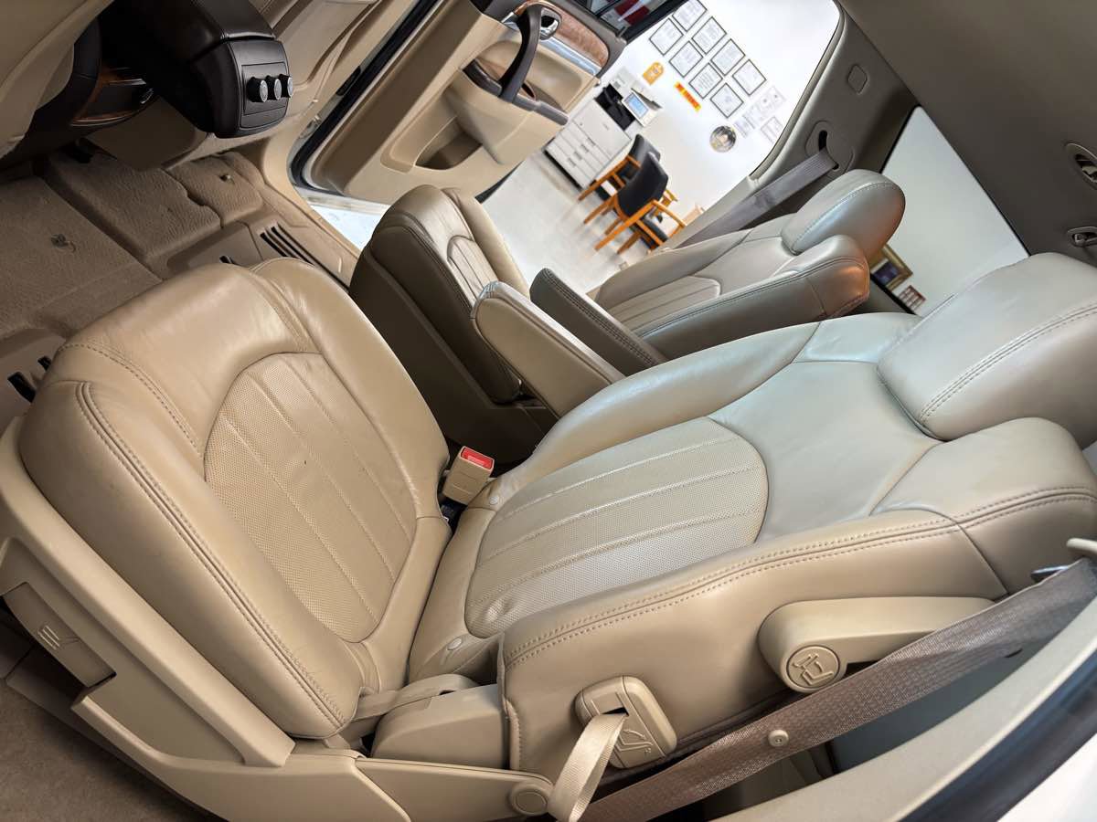 Used 2009 Buick Enclave CXL w/ Driver Confidence Package image 23