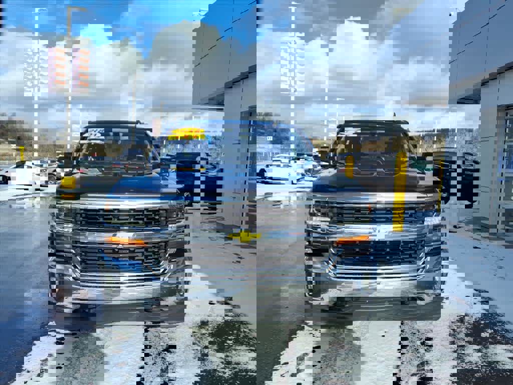 Used 2018 Chevrolet Silverado 1500 LT w/ All Star Edition image 2