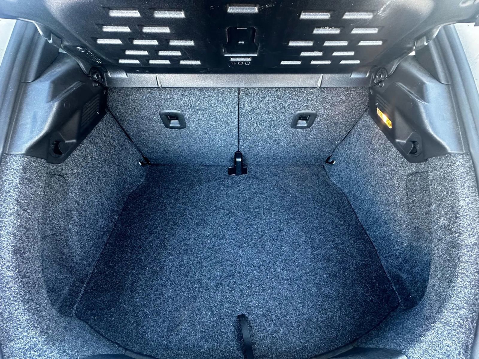 Used 2012 Volkswagen Beetle 2.5 image 16