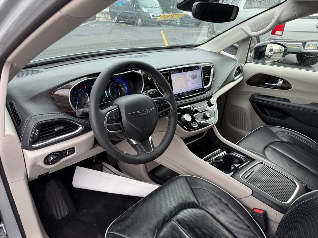 Used 2024 Chrysler Pacifica Limited image 10