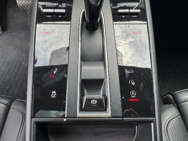 Used 2024 Porsche Macan Turbo image 37