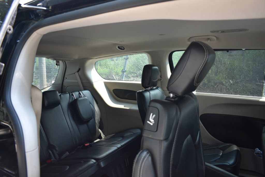 Used 2024 Chrysler Pacifica Touring-L FWD image 30