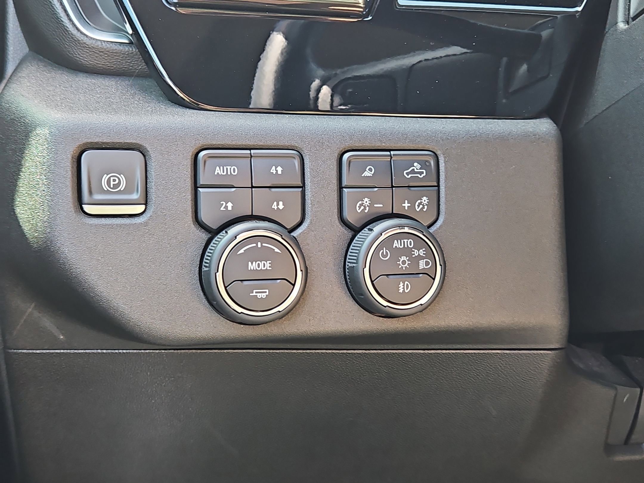 Certified 2024 Chevrolet Silverado 2500 LTZ w/ LTZ Convenience Package image 26