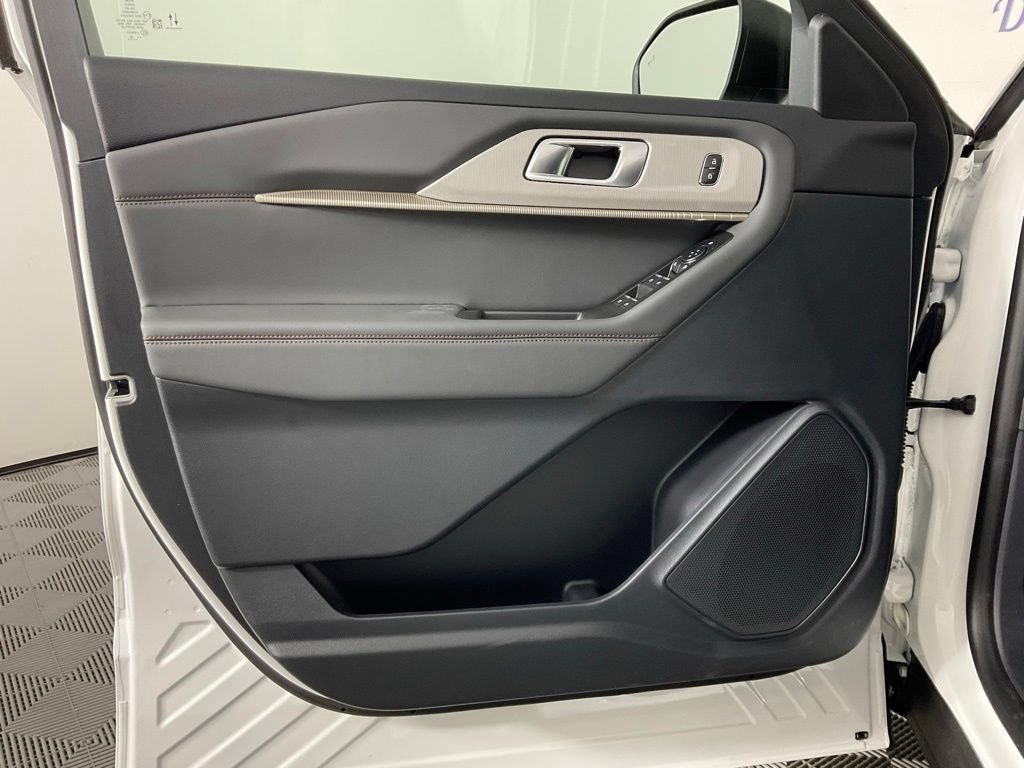 New 2026 Ford Explorer Active RWD image 12