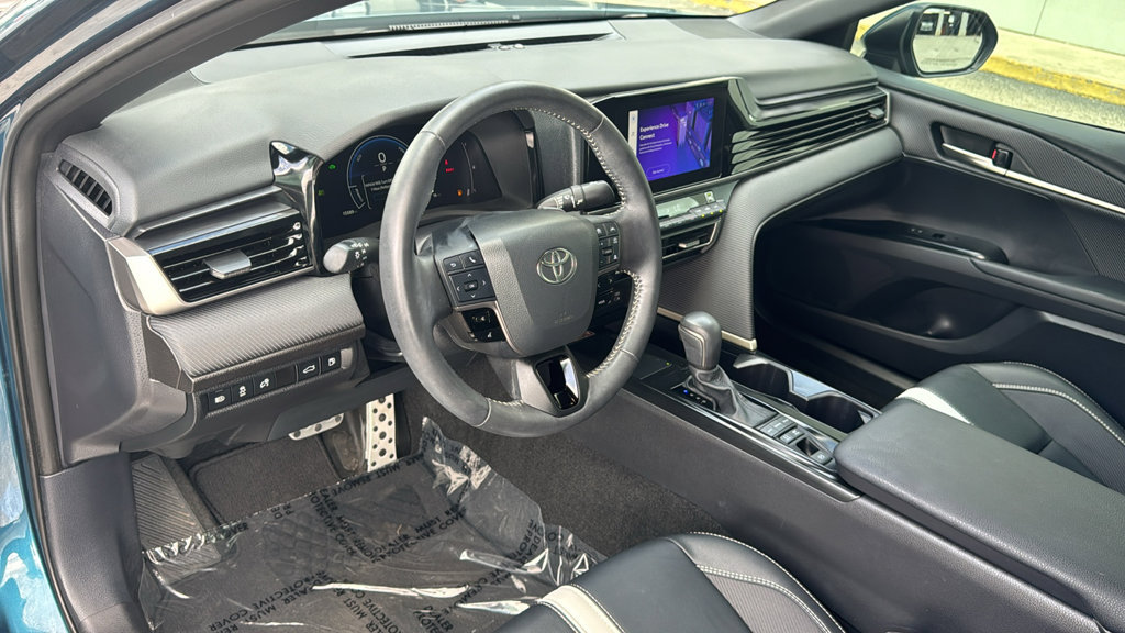 Used 2025 Toyota Camry SE w/ Convenience Package FWD image 12