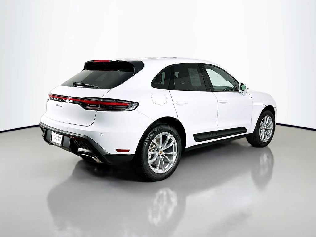Used 2025 Porsche Macan image 9