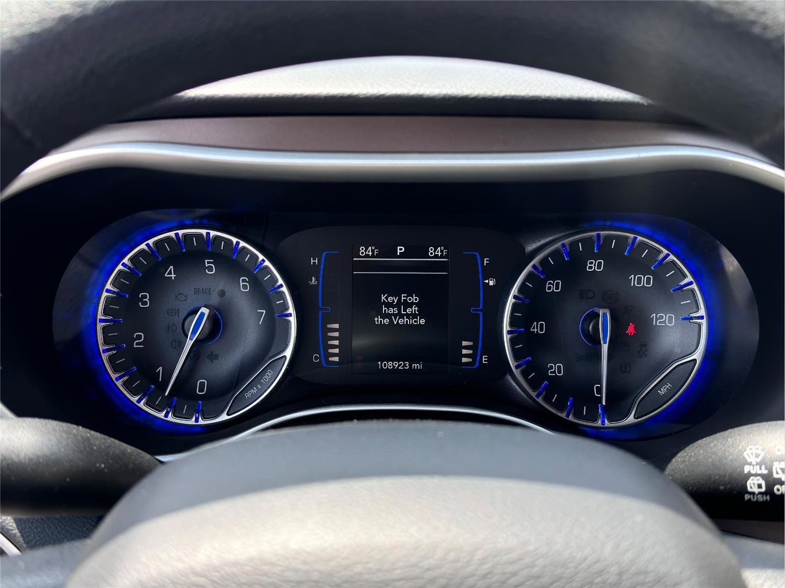 Used 2020 Chrysler Voyager L image 12