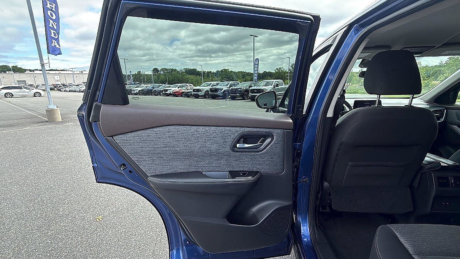 Used 2022 Nissan Rogue SV FWD image 22