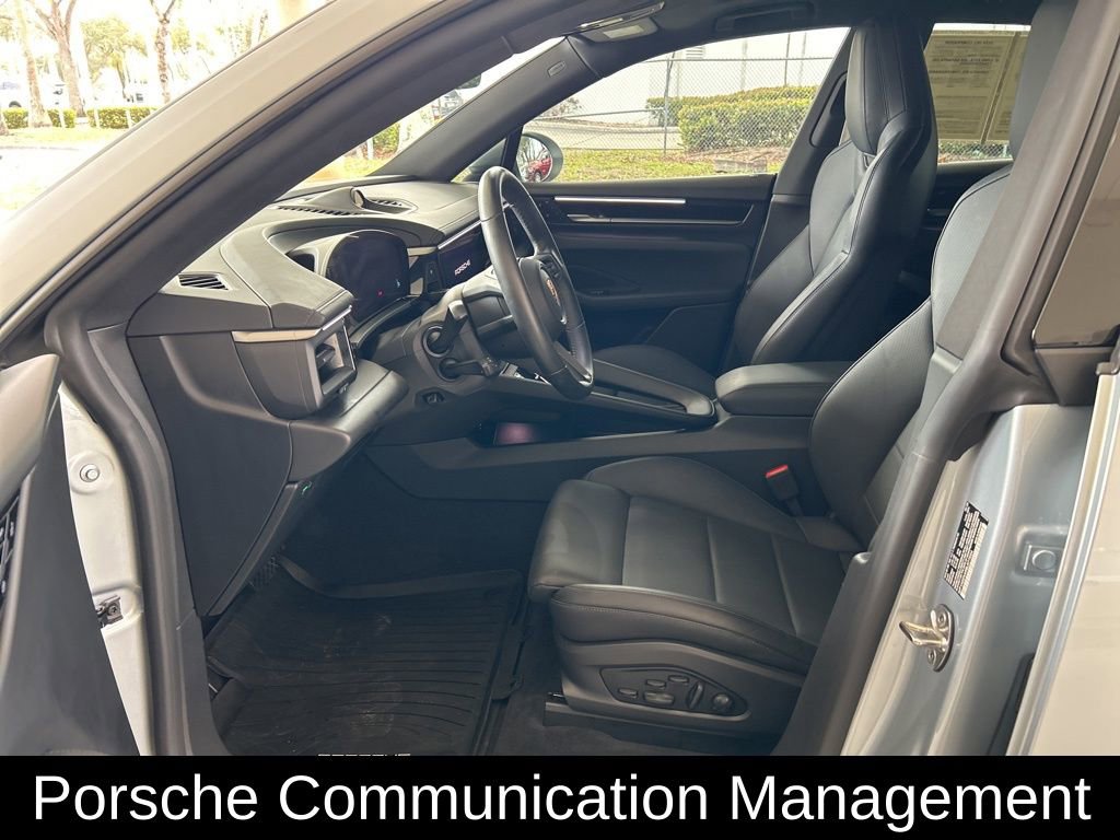 Used 2025 Porsche Macan Electric image 5