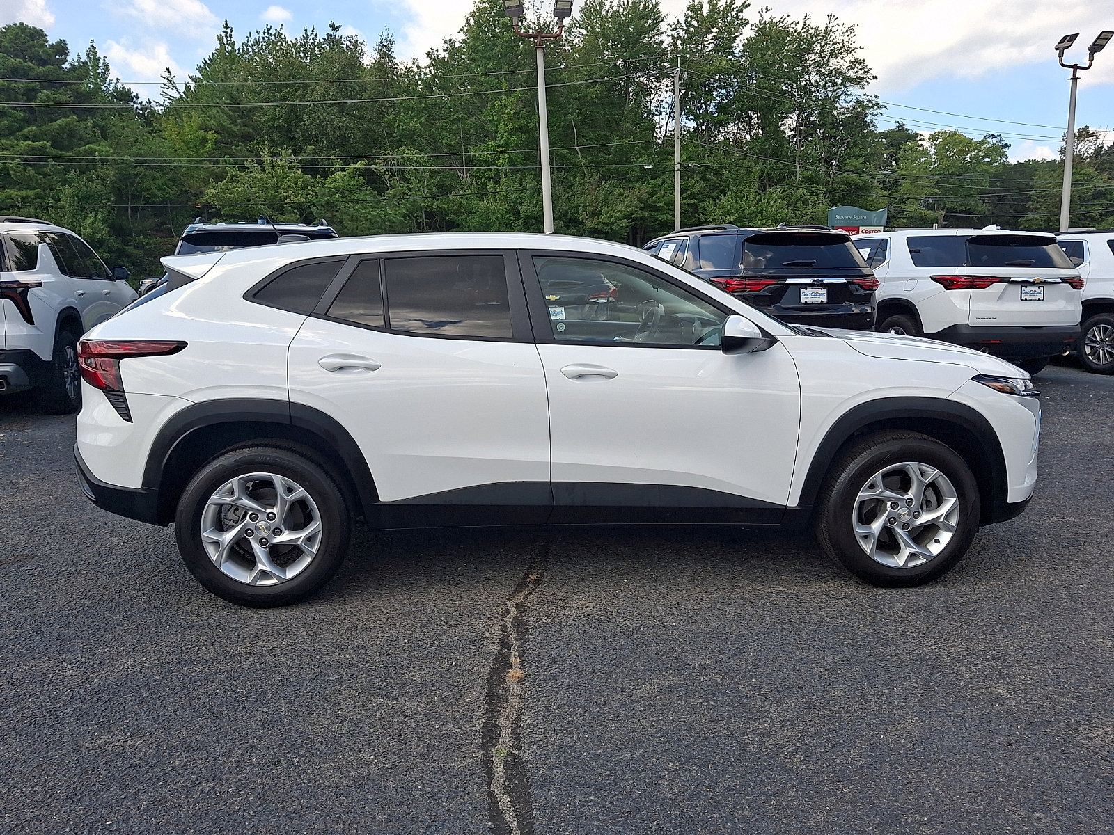 Used 2024 Chevrolet Trax LS w/ LS Convenience Package FWD image 7