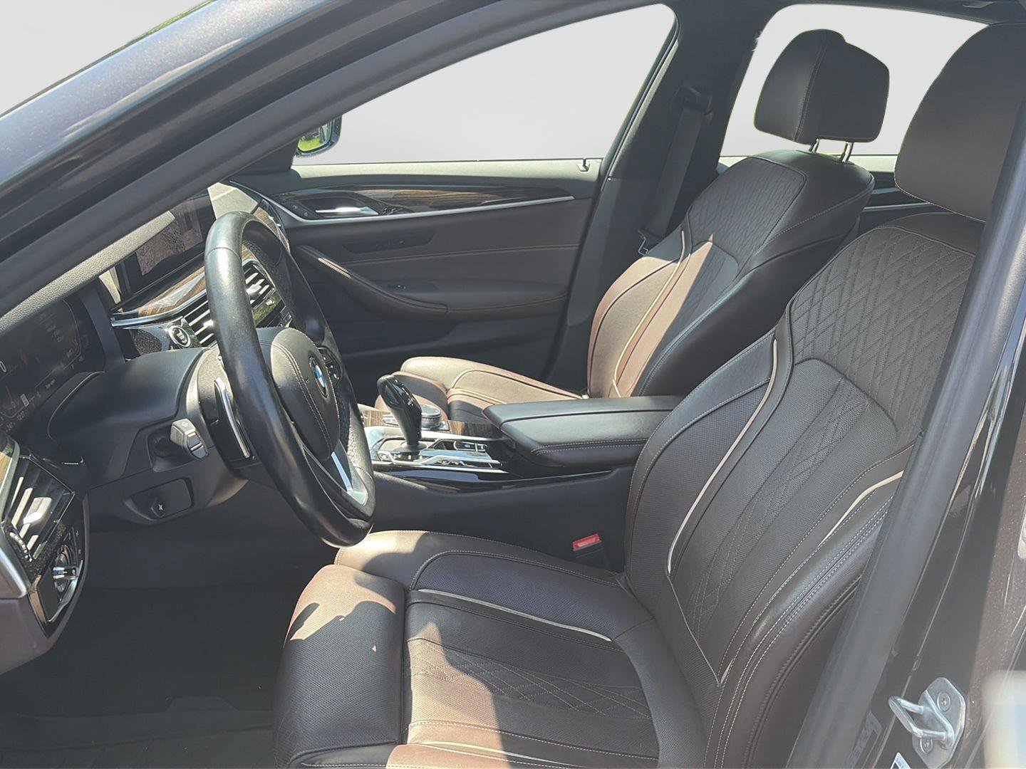 Used 2021 BMW 530i w/ Luxury Seating Package RWD image 6