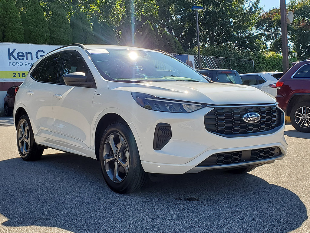 Certified 2023 Ford Escape ST-Line w/ Tech Pack #1 AWD/4WD image 3