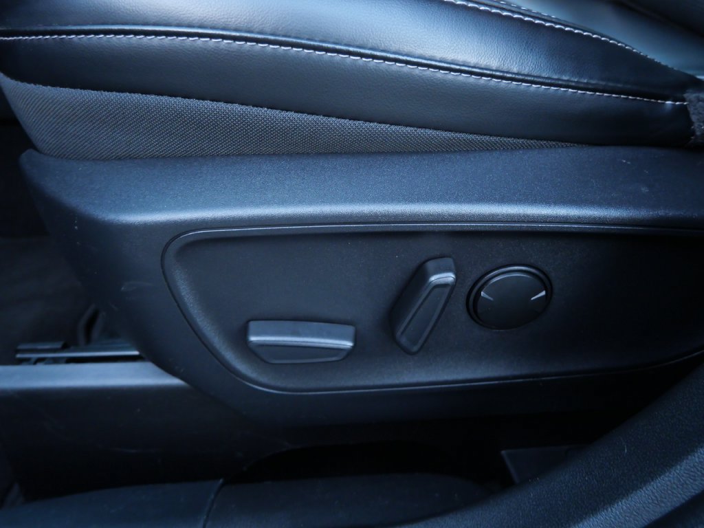 Certified 2025 Ford Escape Platinum AWD/4WD image 16