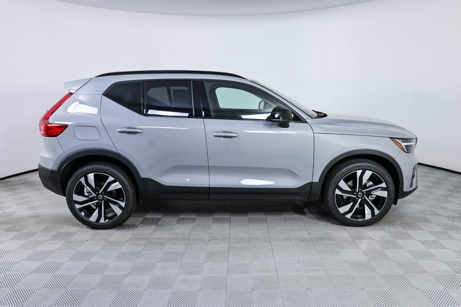 New 2026 Volvo XC40 B5 Plus w/ Climate Package AWD/4WD image 27