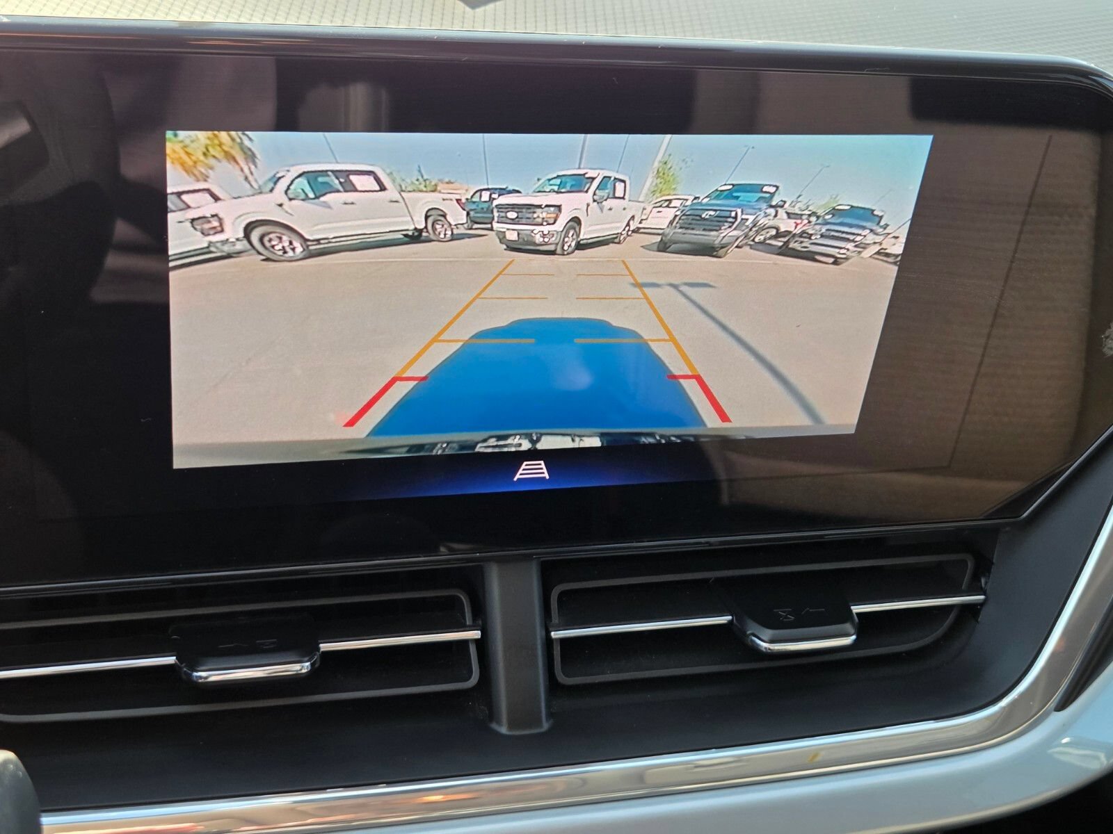 Used 2025 Chevrolet Trax LT FWD image 21