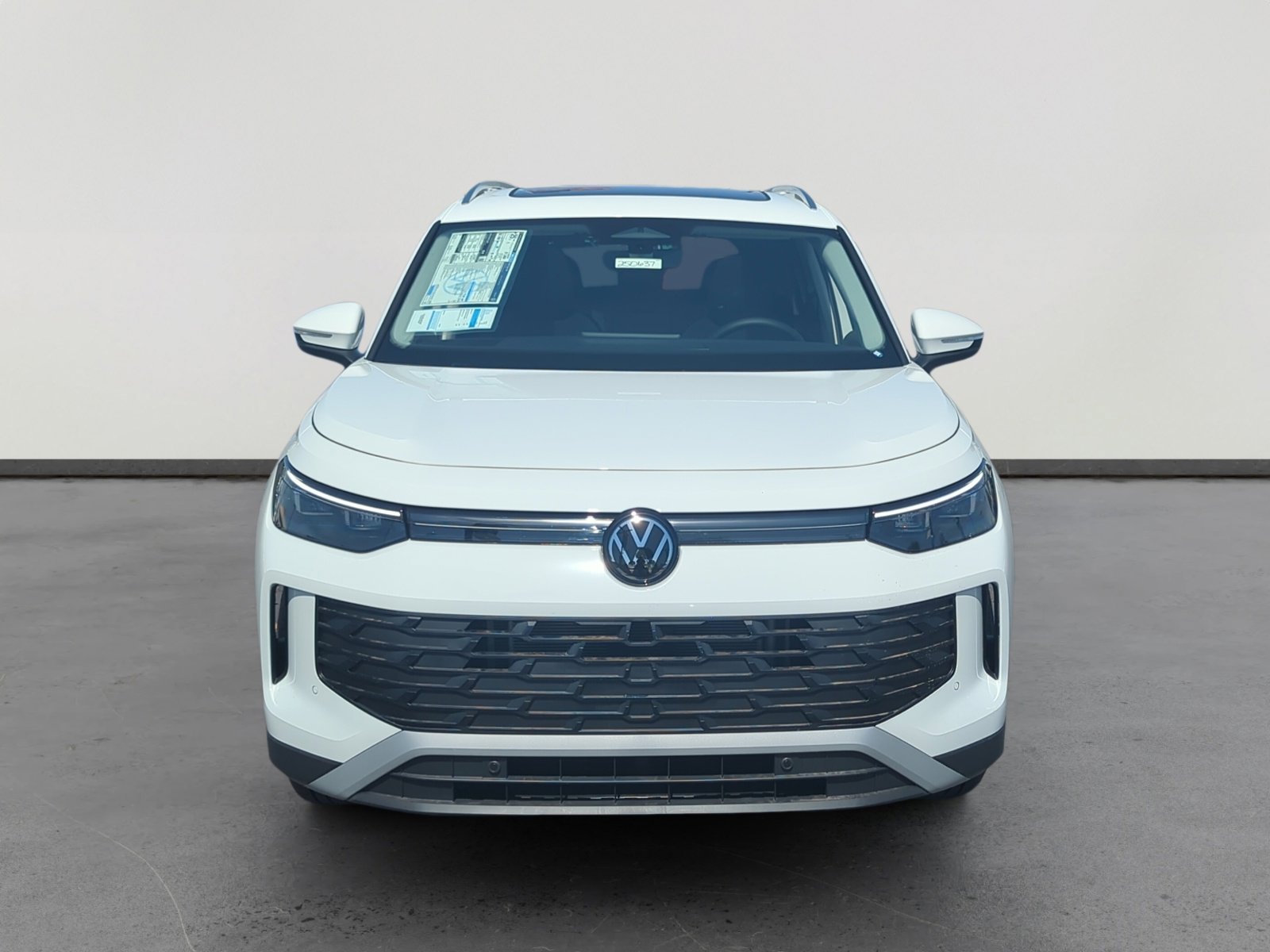 New 2025 Volkswagen Tiguan SE image 8