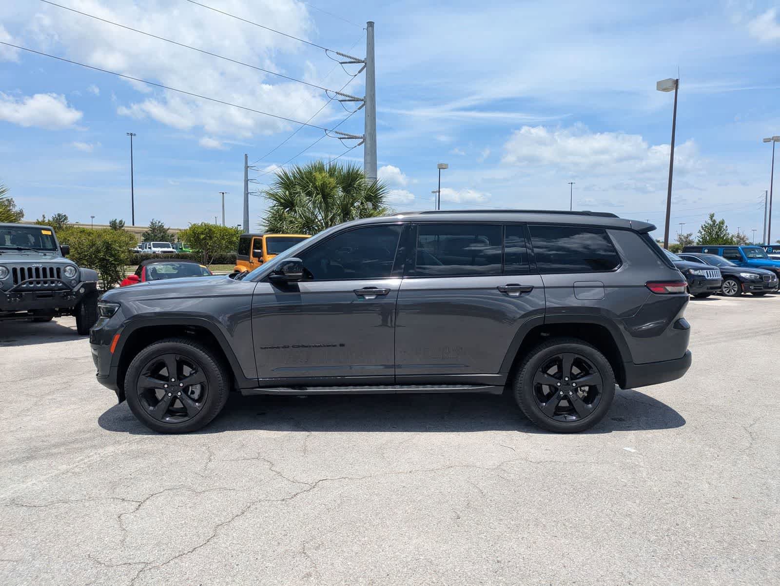 Used 2024 Jeep Grand Cherokee L Limited w/ Black Appearance Package AWD/4WD image 7
