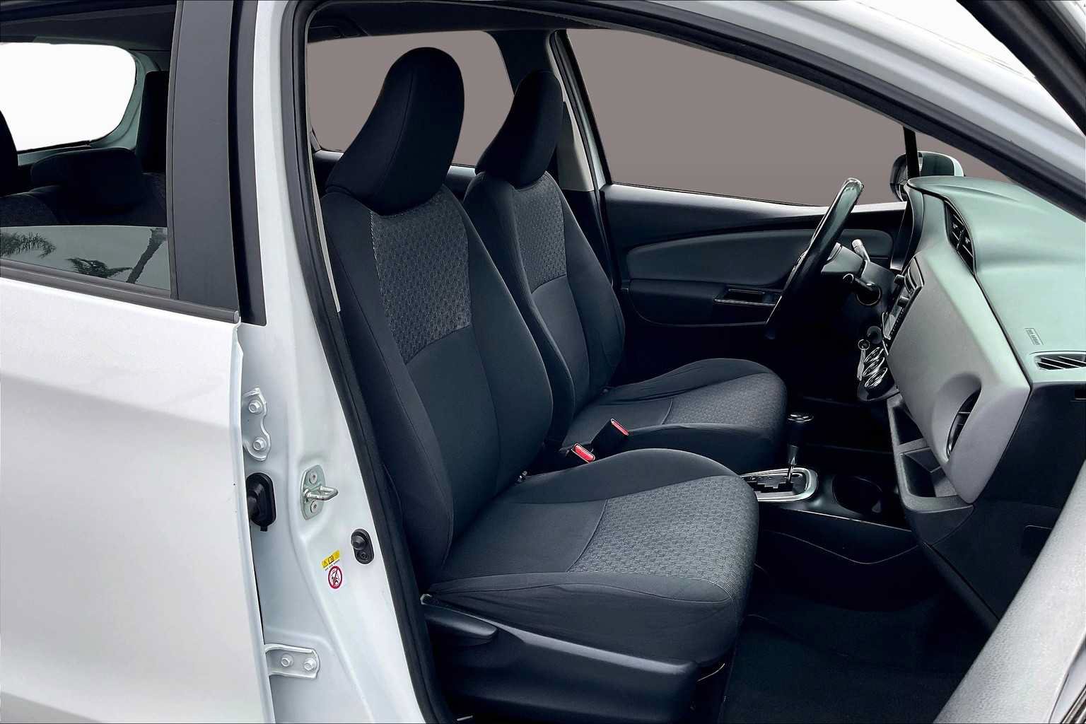 Used 2015 Toyota Yaris L FWD image 8