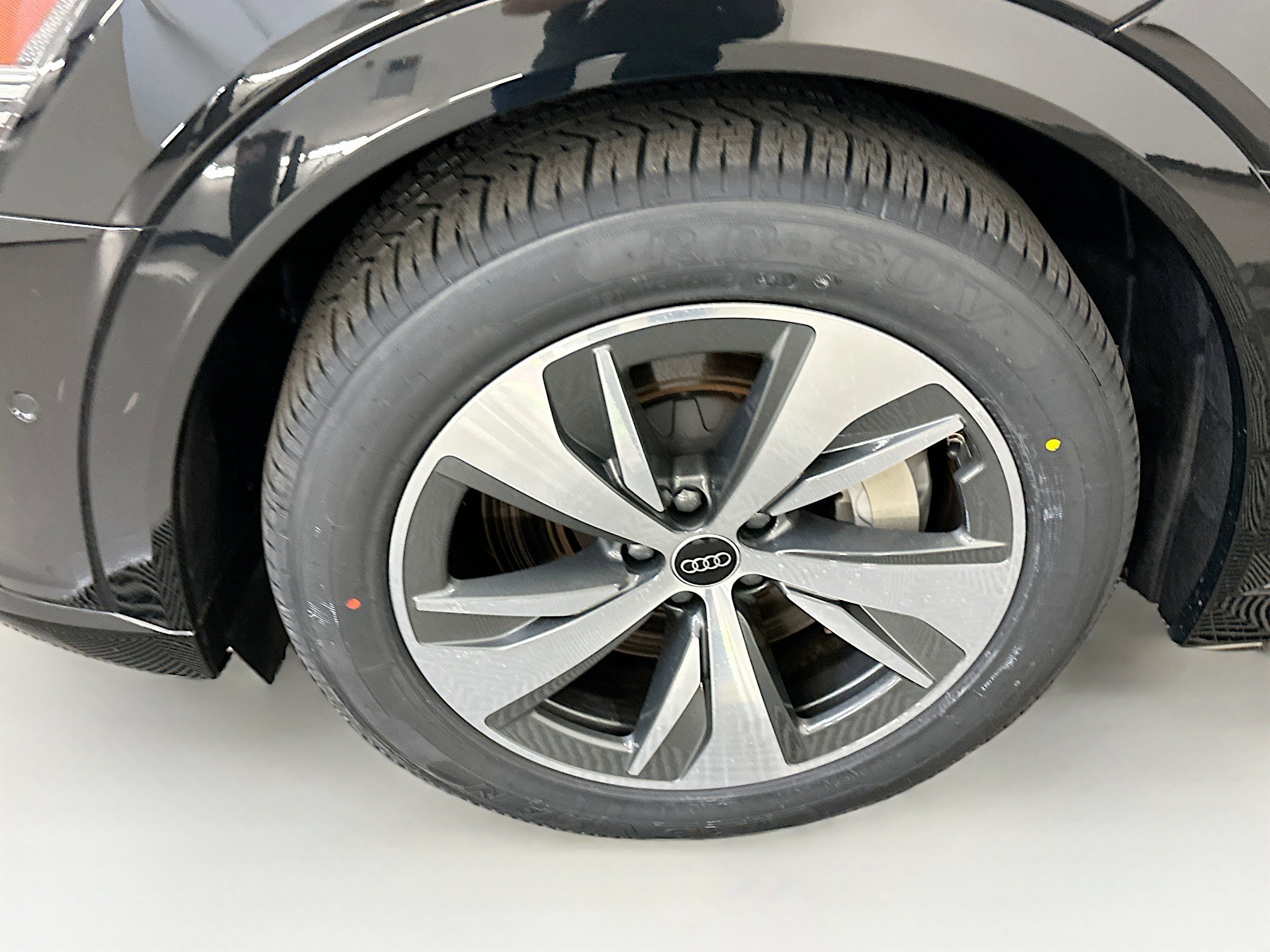 Used 2024 Audi Q8 e-tron Premium Plus w/ Premium Plus Package image 11