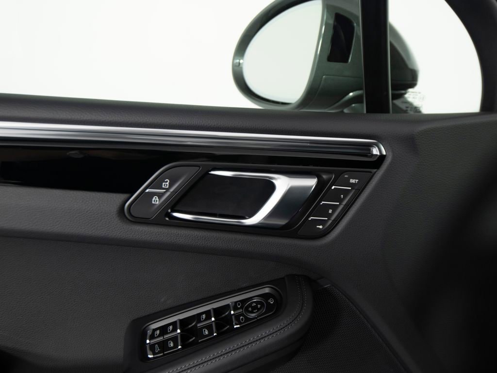 New 2026 Porsche Macan Turbo AWD/4WD image 20