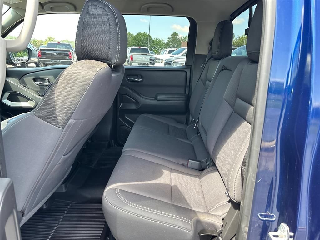 Used 2022 Nissan Frontier SV AWD/4WD image 16